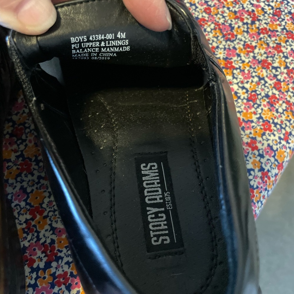 STACY ADAMS BOYS BLACK SLIP ON DRESS SHOE SIZE 4M - Picture 2 of 9